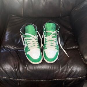 Air Jordan lucky mid Green and White